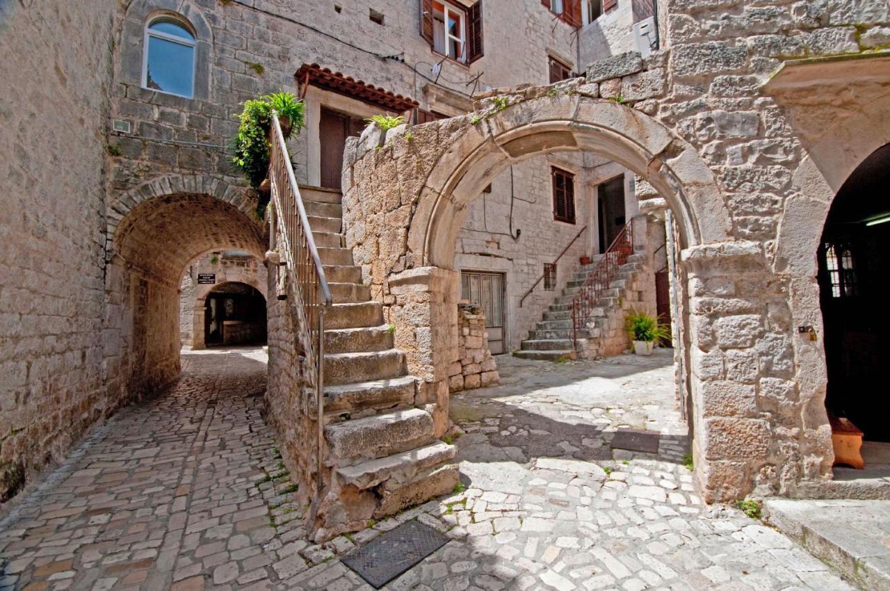 Smuketa In Trogir Haus Fuer 4 Personen Villa Bagian luar foto