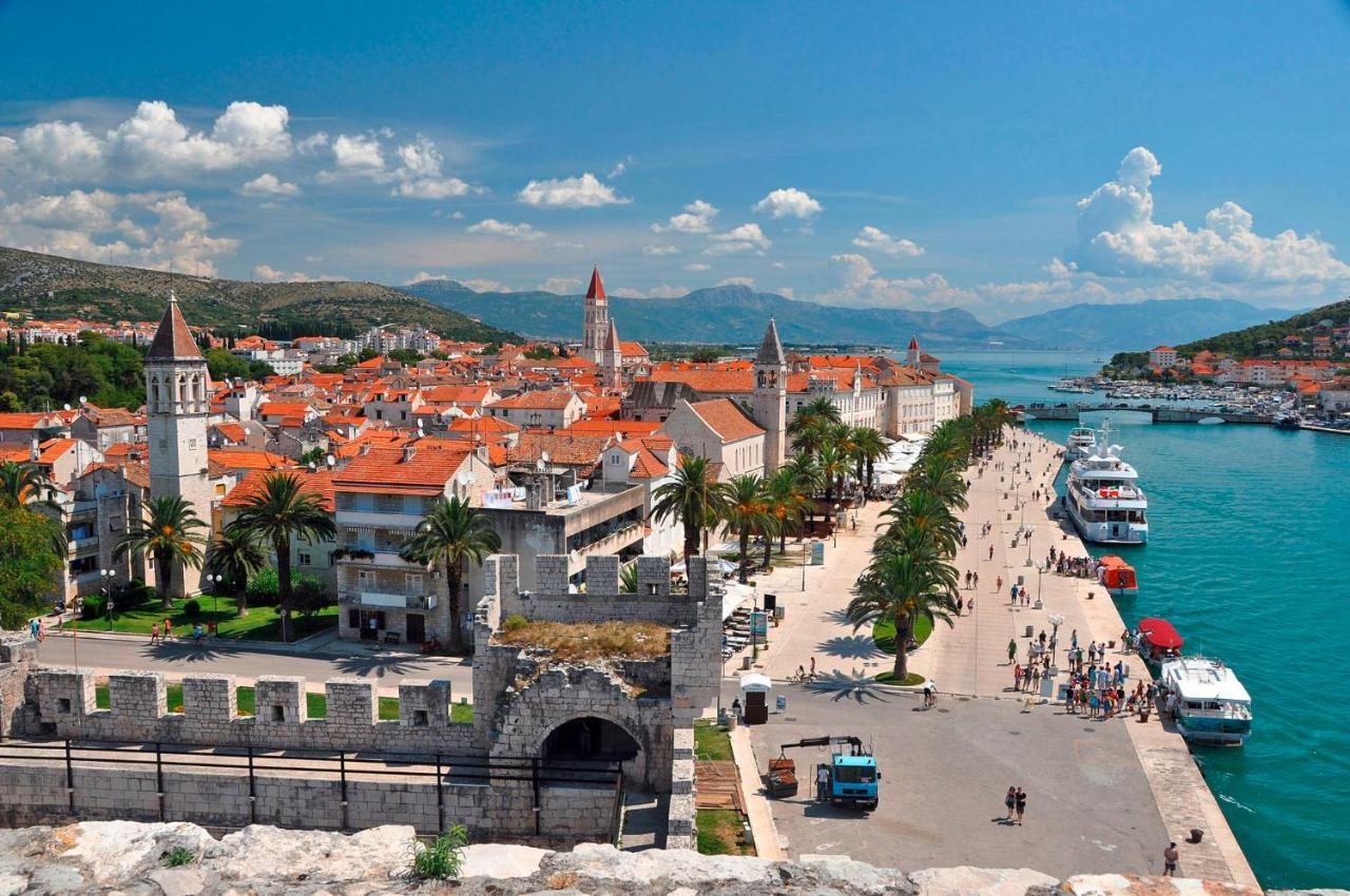 Smuketa In Trogir Haus Fuer 4 Personen Villa Bagian luar foto
