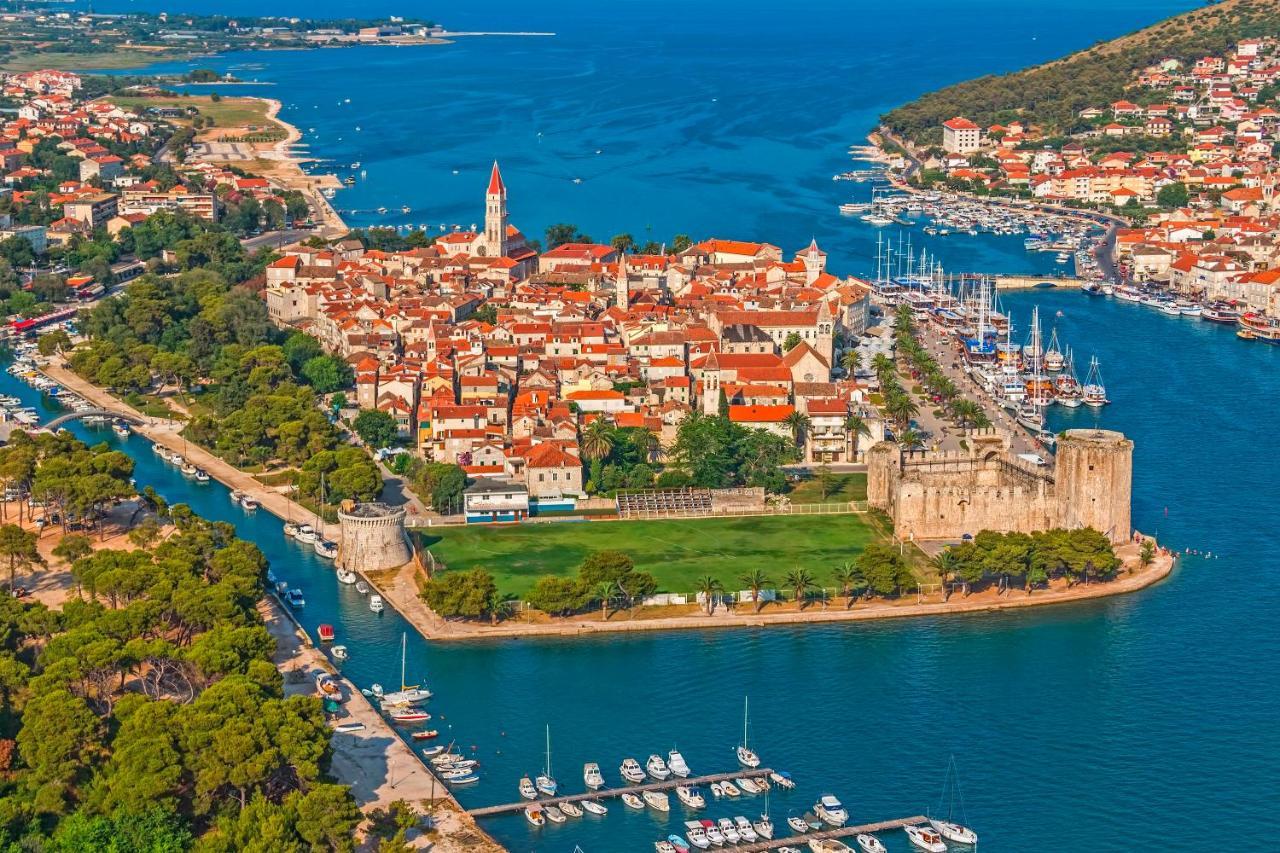 Smuketa In Trogir Haus Fuer 4 Personen Villa Bagian luar foto