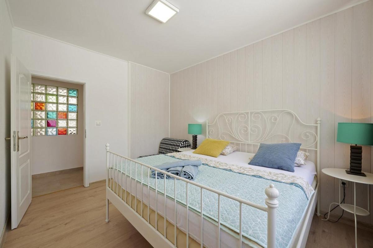 Smuketa In Trogir Haus Fuer 4 Personen Villa Bagian luar foto