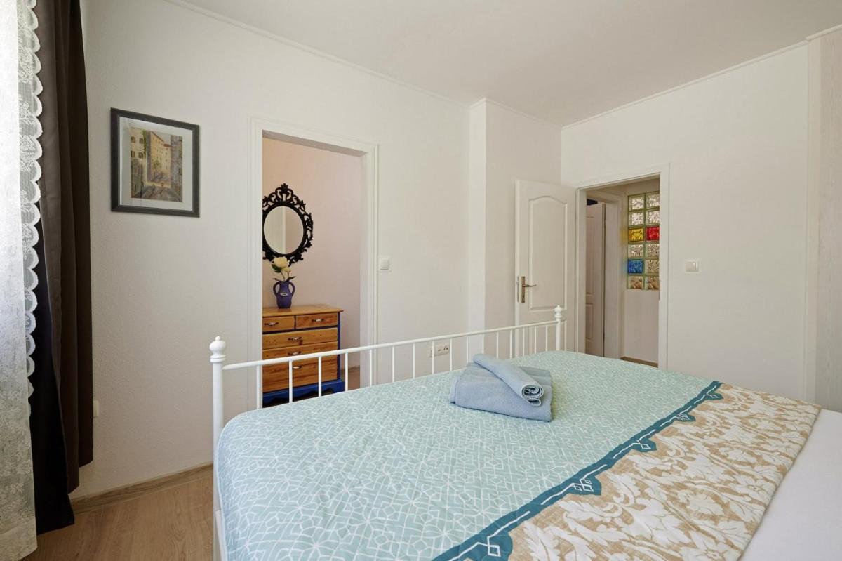 Smuketa In Trogir Haus Fuer 4 Personen Villa Bagian luar foto