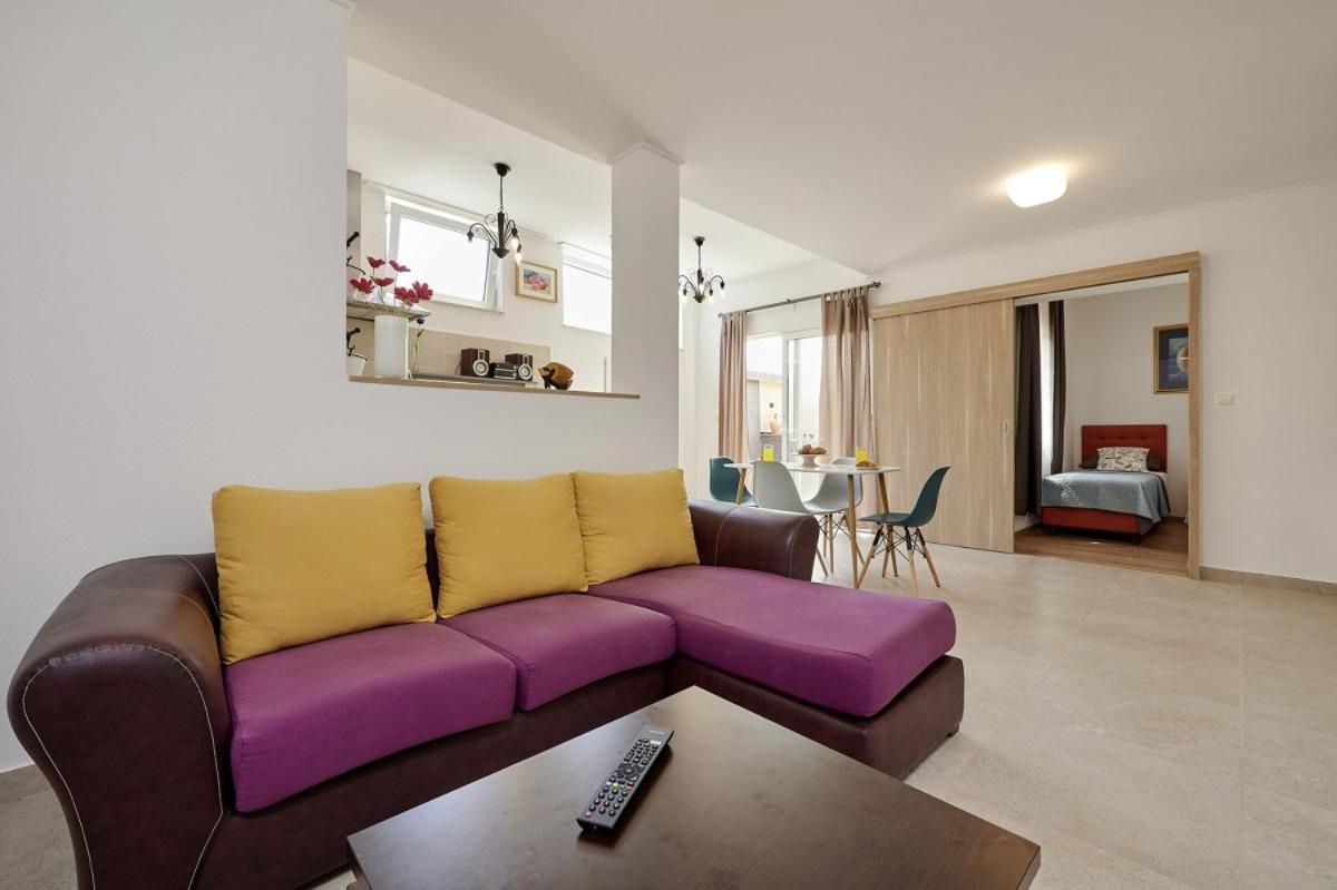 Smuketa In Trogir Haus Fuer 4 Personen Villa Bagian luar foto