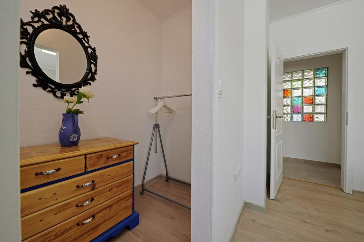 Smuketa In Trogir Haus Fuer 4 Personen Villa Bagian luar foto